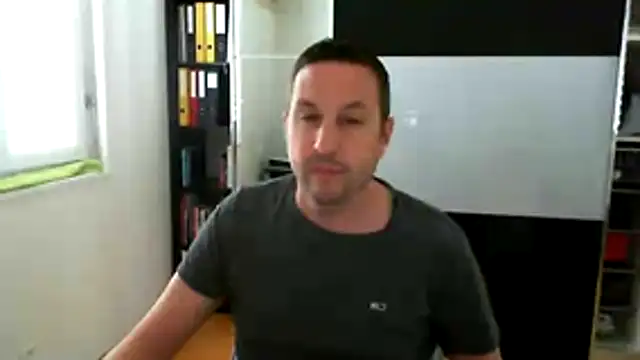 FeelFree88-ZH online show from 04-24-26, 09:45