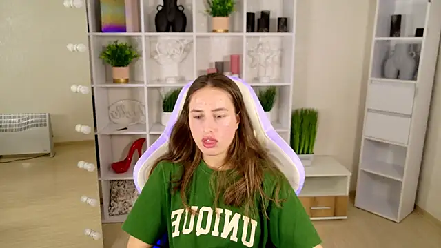 NadinnL online show from 06-04-26, 06:41