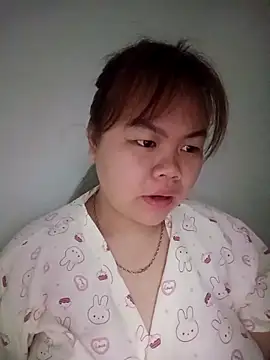 Snapshot of Truxcy1 chatting on 05-12-26, 12:52 Truxcy1 online show from 05-12-26, 12:52
