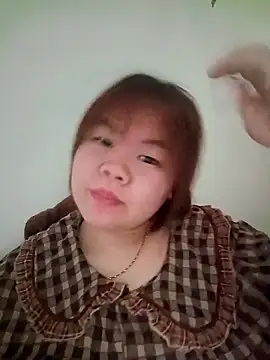Snapshot of Truxcy1 chatting on 05-24-26, 01:43 Truxcy1 online show from 05-24-26, 01:43