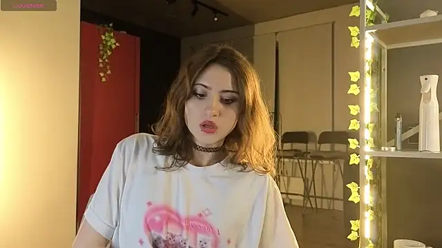 Snapshot of lovergirl4me chatting on 05-11-26, 05:43 lovergirl4me online show from 05-11-26, 05:43