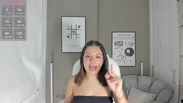 Snapshot of GeorginaMontclair chatting on 04-30-26, 08:04 GeorginaMontclair online show from 04-30-26, 08:04