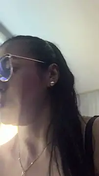 Laia Hills online show from 05-20-26, 02:12