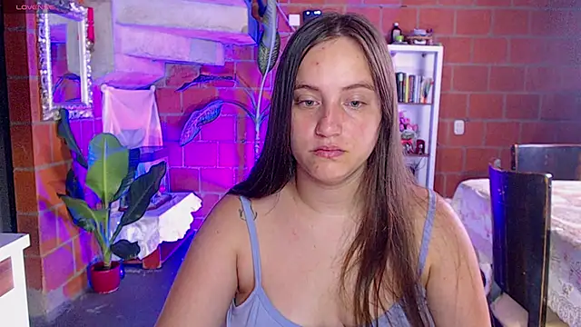 Snapshot of Valerymoon19 chatting on 06-12-26, 05:23 Valerymoon19 online show from 06-12-26, 05:23