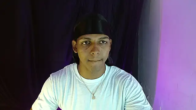 zoriel bigcock online show from 05-08-26, 06:24