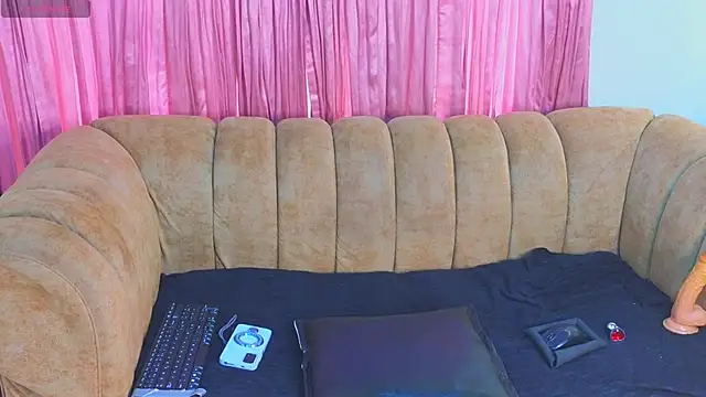 Snapshot of josethariaz25 chatting on 05-11-26, 02:45 josethariaz25 online show from 05-11-26, 02:45