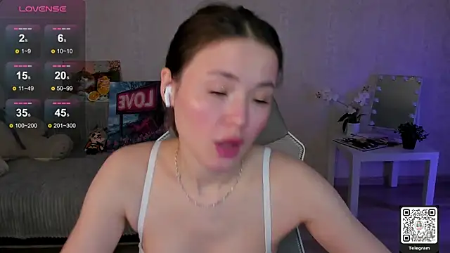 LinnLove online show from 05-18-26, 07:03