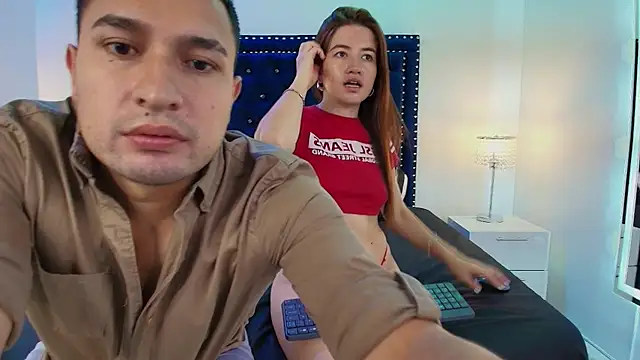 Snapshot of Alissa_and_alann chatting on 05-01-26, 10:20 Alissa and alann online show from 05-01-26, 10:20