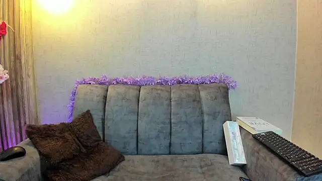 Snapshot of ShantalBr chatting on 06-22-26, 03:25 ShantalBr online show from 06-22-26, 03:25
