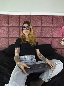 JessieGarvet19 online show from 07-17-26, 04:30
