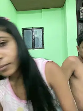 hot-couple-0 online show from 05-30-26, 08:22