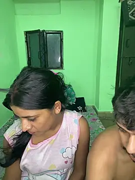 hot-couple-0 online show from 06-28-26, 11:38