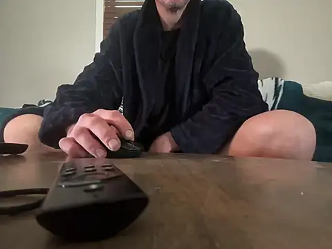 Snapshot of studlyhardwoodd chatting on 04-26-26, 02:26 studlyhardwoodd online show from 04-26-26, 02:26