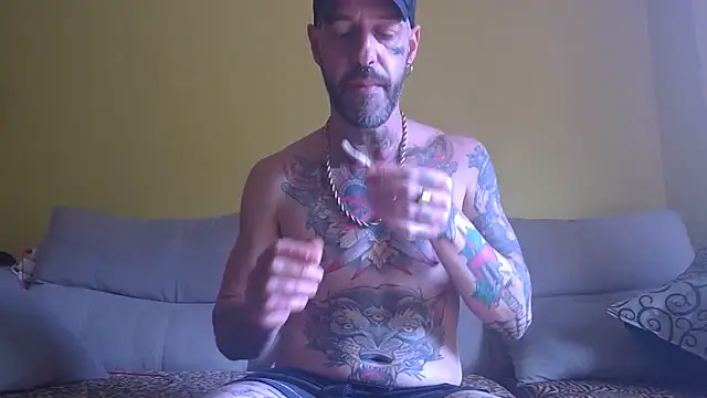 Snapshot of DuroHustler chatting on 05-10-26, 03:39 DuroHustler online show from 05-10-26, 03:39