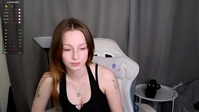 Snapshot of Marry_ly chatting on 06-03-26, 02:33 Marry ly online show from 06-03-26, 02:33