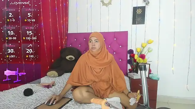 SamaraMaalouf  online show from 04-25-26, 01:03