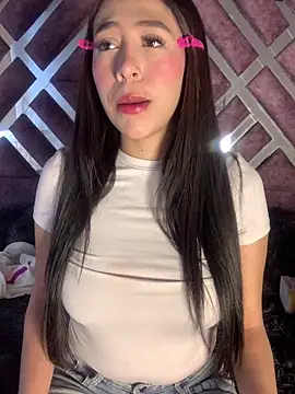 Ferrari Pinkk online show from 04-22-26, 07:48