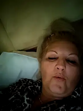 Snapshot of Divineblond chatting on 10-26-25, 03:01 Divineblond online show from 10-26-25, 03:01