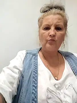 Snapshot of Divineblond chatting on 10-28-25, 04:53 Divineblond online show from 10-28-25, 04:53