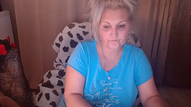 Snapshot of Divineblond chatting on 10-31-25, 03:24 Divineblond online show from 10-31-25, 03:24