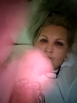 Snapshot of Divineblond chatting on 11-02-25, 07:49 Divineblond online show from 11-02-25, 07:49