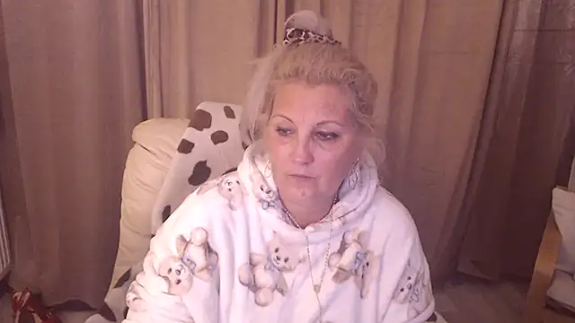 Snapshot of Divineblond chatting on 11-07-25, 07:25 Divineblond online show from 11-07-25, 07:25