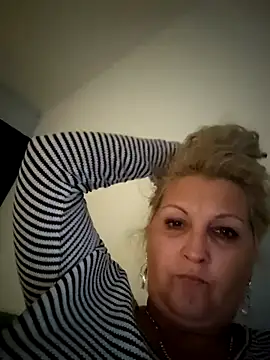 Snapshot of Divineblond chatting on 11-08-25, 05:34 Divineblond online show from 11-08-25, 05:34