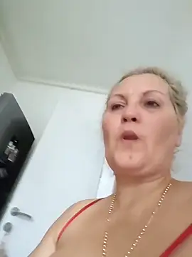 Snapshot of Divineblond chatting on 11-12-25, 01:11 Divineblond online show from 11-12-25, 01:11