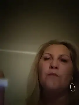 Snapshot of Divineblond chatting on 11-26-25, 08:43 Divineblond online show from 11-26-25, 08:43