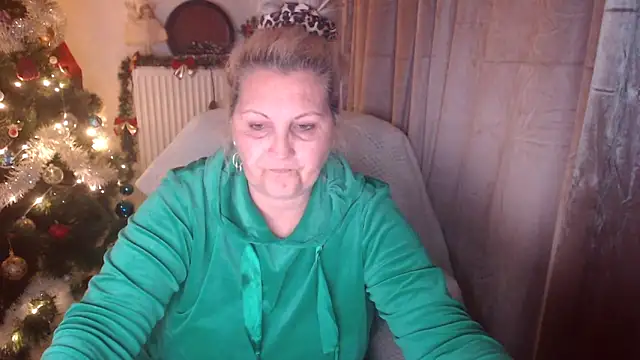 Snapshot of Divineblond chatting on 11-30-25, 06:56 Divineblond online show from 11-30-25, 06:56