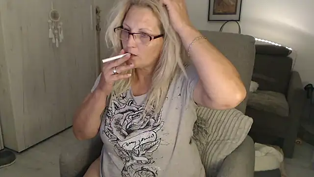 Divineblond online show from 05-27-26, 11:35