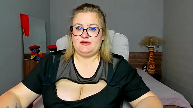 Snapshot of IrenRori chatting on 05-15-26, 06:42 IrenRori online show from 05-15-26, 06:42