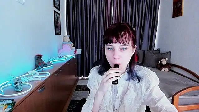 Snapshot of MiniLysii chatting on 06-25-26, 05:56 MiniLysii online show from 06-25-26, 05:56