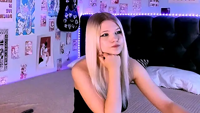 LunariaFox online show from 05-14-26, 02:57