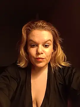 Maryquenn online show from 05-16-26, 06:17