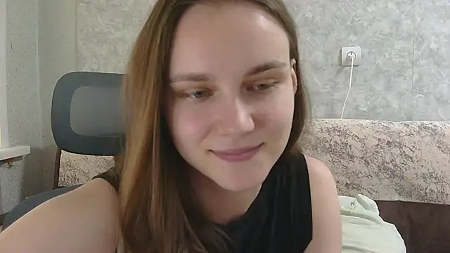 Snapshot of DolcezzaCream chatting on 06-19-26, 04:22 DolcezzaCream online show from 06-19-26, 04:22