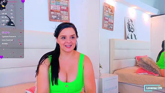 Isabellaa Reyes online show from 05-19-26, 12:55