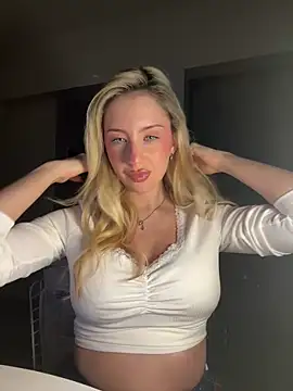 Snapshot of lulov chatting on 06-14-26, 04:58 lulov online show from 06-14-26, 04:58