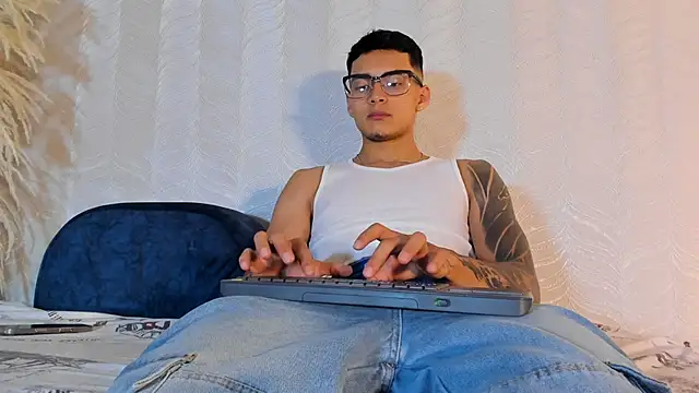 Alan Salazar online show from 06-11-26, 05:44