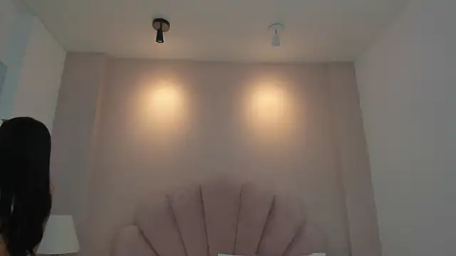 Chloe Thomsoon  online show from 05-04-26, 07:54