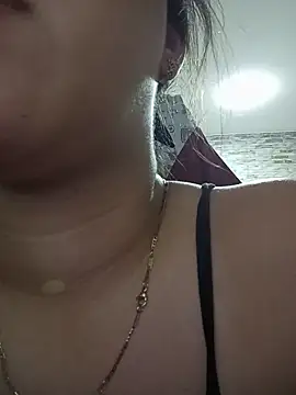 Chloe Thomsoon  online show from 05-18-26, 04:18