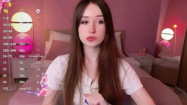 Snapshot of AliceLidelle chatting on 06-17-26, 01:45 AliceLidelle online show from 06-17-26, 01:45