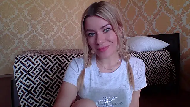 Softy Aura  online show from 05-28-26, 01:19
