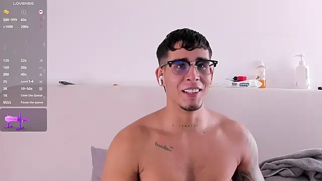 Snapshot of Iamcamilo__ chatting on 04-30-26, 08:04 Iamcamilo online show from 04-30-26, 08:04