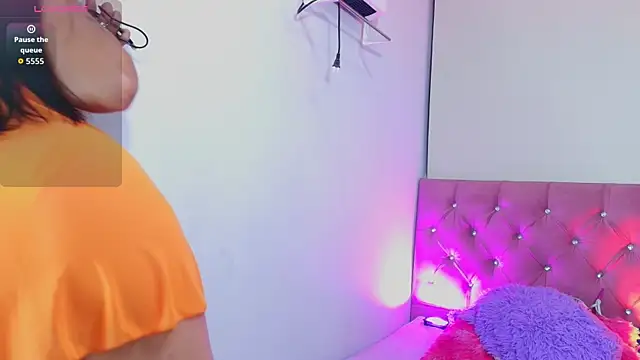 Snapshot of Nyra_Queen chatting on 05-06-26, 11:37 Nyra Queen online show from 05-06-26, 11:37