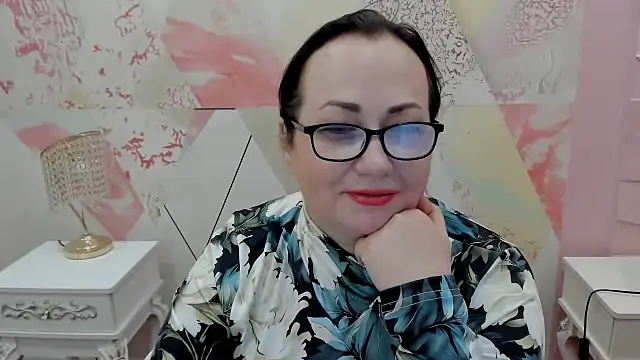 Luciared1 online show from 04-27-26, 01:53