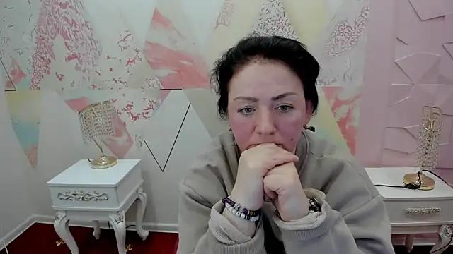 Juliafly3 online show from 04-28-26, 09:47