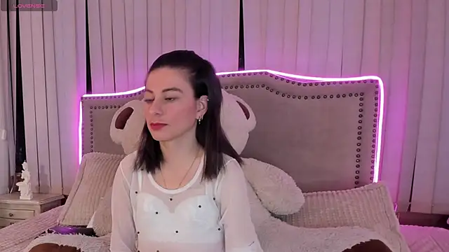 Snapshot of mariana__thompson chatting on 06-03-26, 02:25 mariana thompson online show from 06-03-26, 02:25