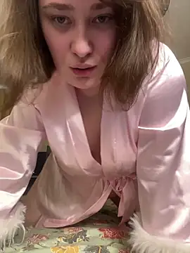 Snapshot of BettyRussian chatting on 05-11-26, 04:04 BettyRussian online show from 05-11-26, 04:04