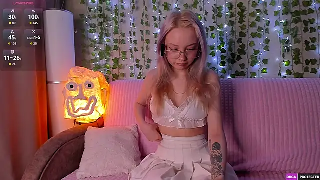  CloudNine  online show from 04-26-26, 02:09